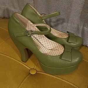 Vintage style heels